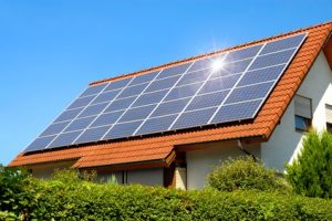 Ter verlaging van blootstelling aan straling/vuile stroom op het elektrische systeem veroorzaakt door zonnepanelen, opladers van mobieltjes, digiborden, etc.
